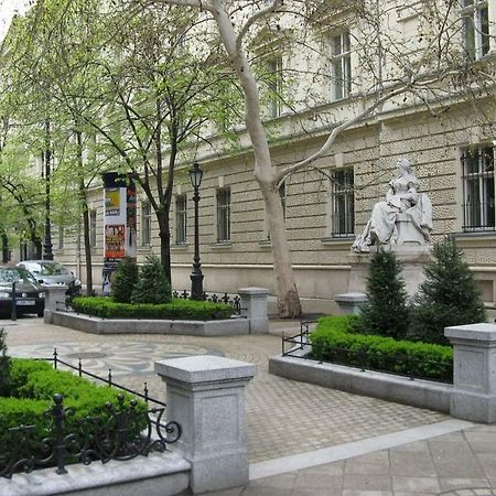 Romantic Hideaway Centertown Будапеща Екстериор снимка